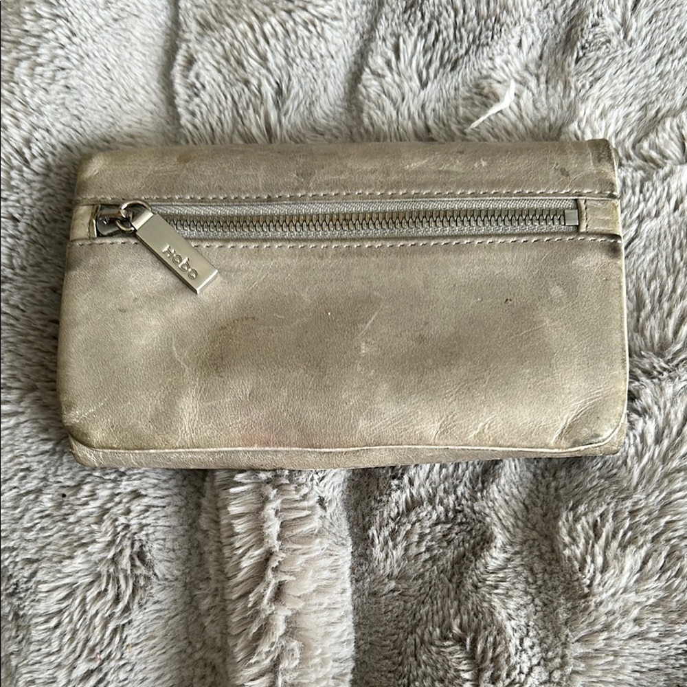 HOBO wallet with kiss lock chain pocket